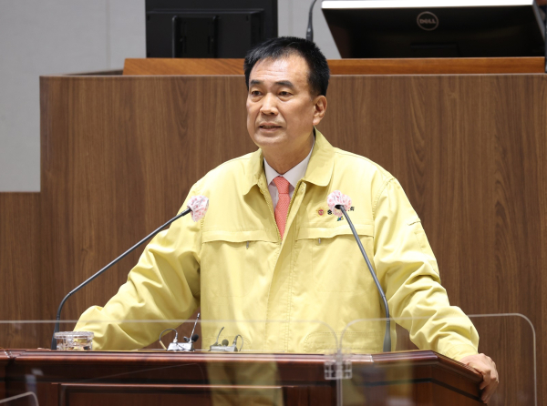 충남도의회 방한일 의원이 11일 도정질문을 하고 있다./충남도의회 제공