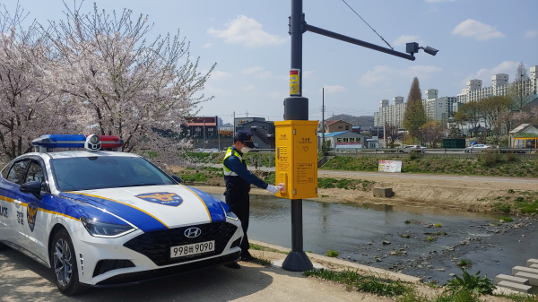 천안천 산책로 점검 장면