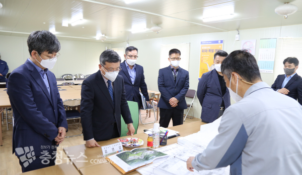 지난 14일 건립공사 현장을 방문한 김연상 충남소방본부장 모습.