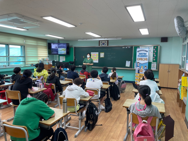 과거 진행된 찾아가는 독서캠페인 진행 사진