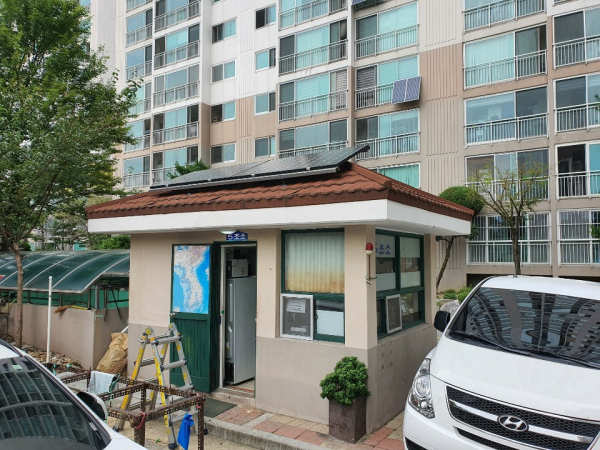 경비실 미니태양광 패널 설치 모습