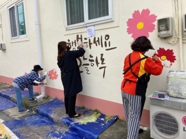 지난해 추진된 도마2동 도시재생대학 3기 (마을벽화 활동) 사진
