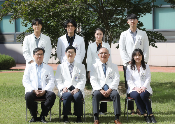 현정근 교수(사진 맨 왼쪽) 연구팀