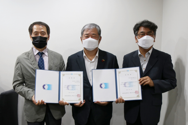 ‘특허⸱경영지원’분야 자문위원 추가 위촉식 (사진 좌측 송치영 교수, 가운데 정태희 회장, 우측 임동우 변리사)