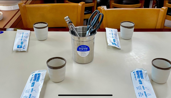 안심식당 저정 시 배부되는 수저관리물품