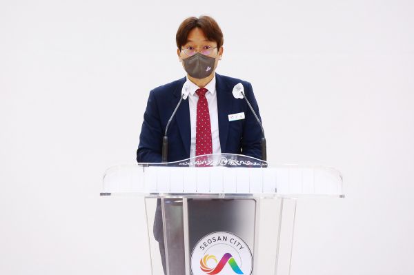 구상 서산시장 권한대행이 2일 시청 대회의실에서 열린 5월 직원 월례회의에서 인사 말씀하는 모습