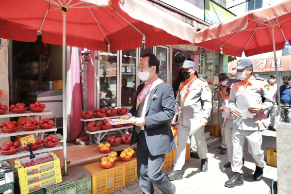 홍보캠페인을 진행하는 박상돈 천안시장