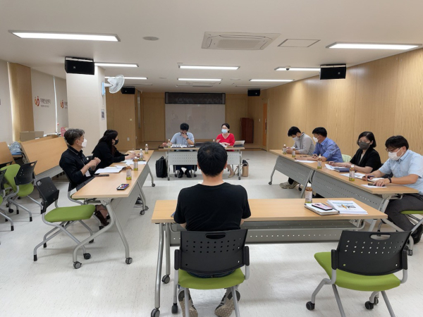 지난 6일 중구청 보건지소 3층 교육장에서 사업발굴담당자들이 참석해 제2차 컨설팅회의 진행 모습