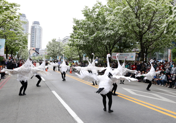 지난 6일 펼쳐진 유성온천 학춤 공연 모습
