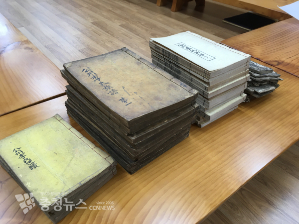 공주이씨 족보 등 문중자료 42점