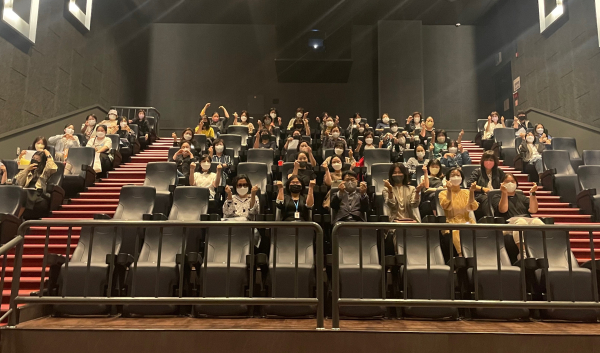 천안시육아종합지원센터가 제41회 스승의날을 맞아 지난 12일 천안시 관내 보육교직원과 함께 영화 ‘코다’를 관람 모습