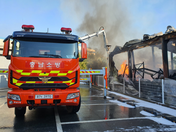 화재 진압 장면(사진=천안동남소방서)