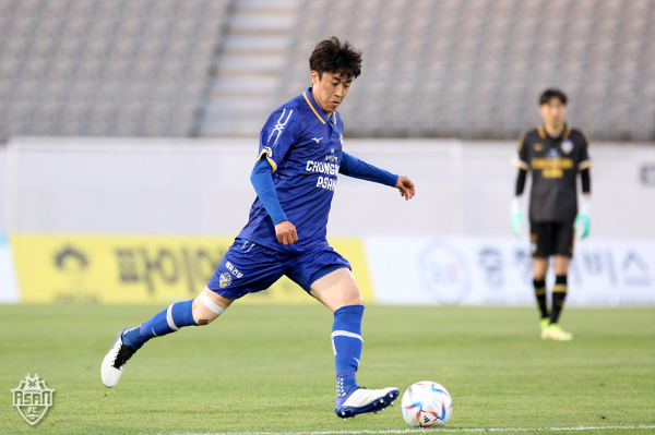 이재성, 충남아산FC 데뷔전 모습