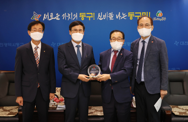 ‘건강보험료 지원 우수기관’ 감사패 전달식 모습