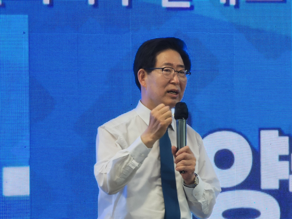 출정 연설을 하는 양승조 충남도지사 후보