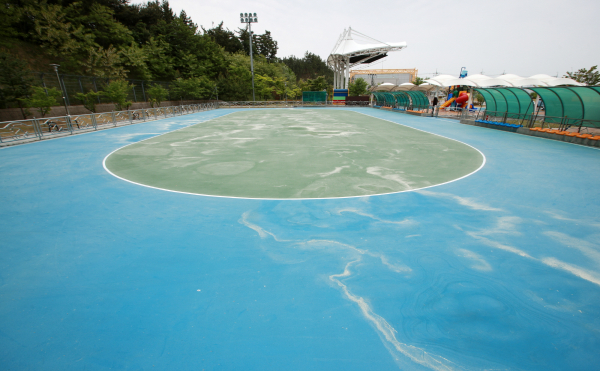 보수공사를 마무리한 태안군 청소년수련관 인라인스케이트장 모습.