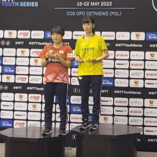 왼쪽부터 안양여중 최예서, 호수돈여중 박가현