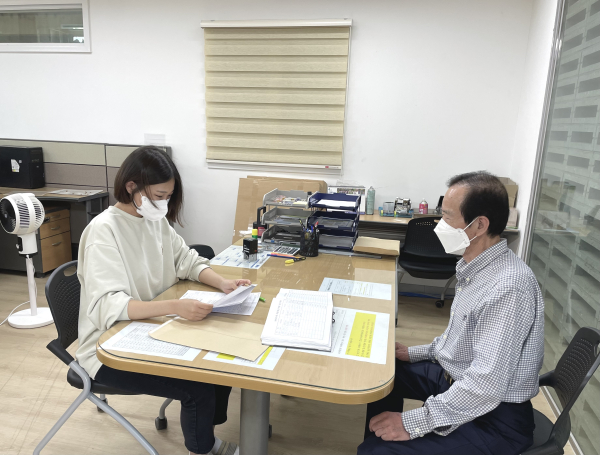 농기계 임대 부품지원 상담 장면