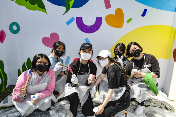 부사동 일원에서 펼쳐지고 있는 벽화그리기 문화행사 모습