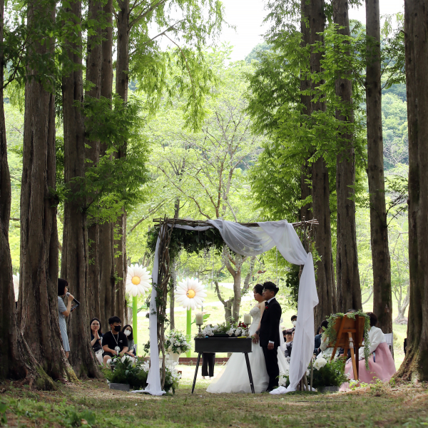 ‘사랑의 결실, 작은 결혼식’ 1호 커플 결혼식 장면