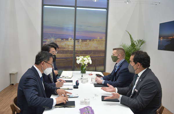 외신기자, 해외 바이어 부스 방문 및 업무협의 사진