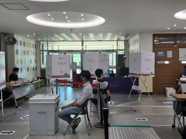 한가한 모습을 보이고 있는 천안시 서북구 불당2동 제2투표소