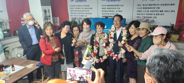 이영록 국민의힘 홍성군수 후보가 선거사무소에서 감사 인사를 하고 있다./이용록 캠프 제공