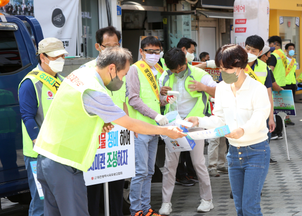 지난 3일 으능정이거리에서 옥외광고물 ‘안전점검의 날’ 캠페인 진행