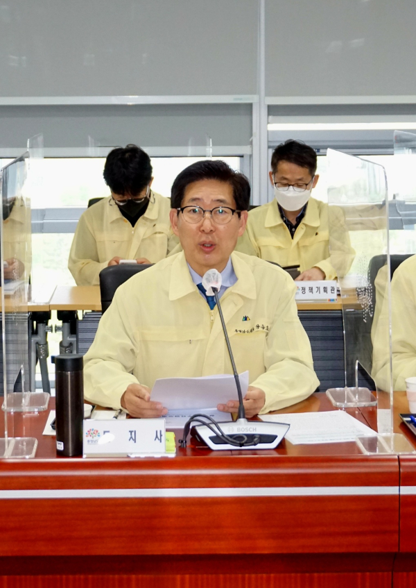 양승조 충남지사가 7일 도 실국원장회의를 주재하고 있다./이성엽 기자