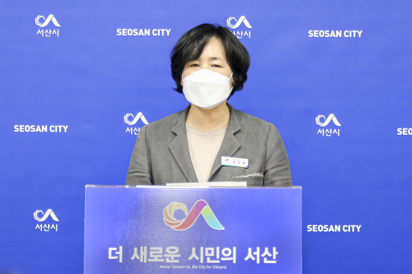 송금례 농업기술센터 소장이 8일 시청 브리핑룸에서 농촌 일손부족 해소 대응 관련 브리핑하는 모습