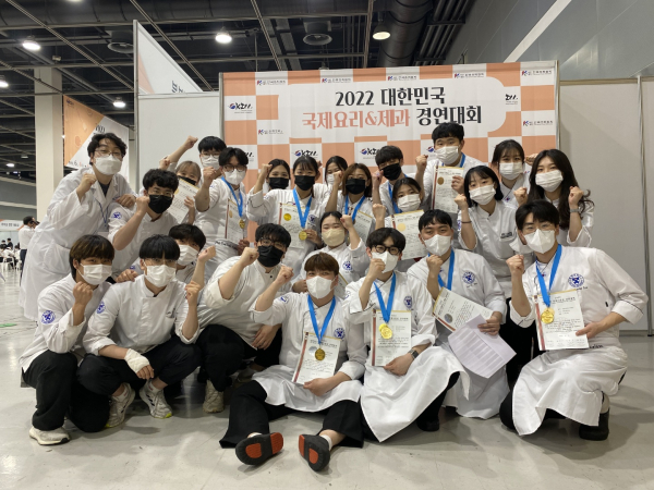 대한민국 국제요리&제과 경연대회 수상 후 기념사진 촬영