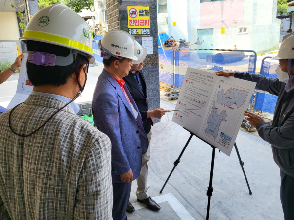 13일 괴정동 노후하수관로 정비사업 현장 찾아
