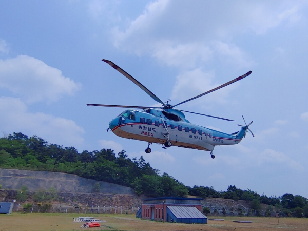 소나무재선충병 항공 예찰 진행 중인 사진