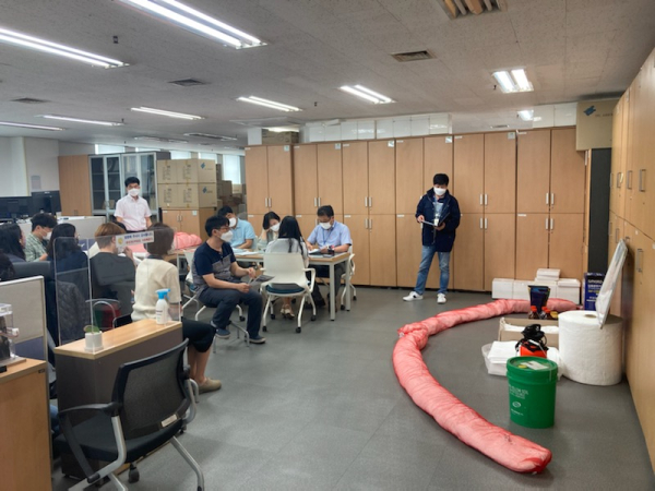 장마철 수질오염사고 대비 방제장비 점검 교육 장면