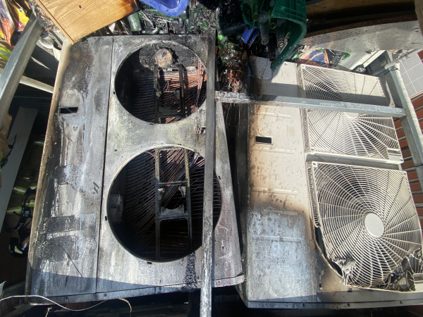 천안시 서북구 성성동 에어컨 실외기 화재 장면/천안서북소방서 제공