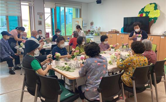 대전 서구 치매안심센터 프로그램 운영 장면