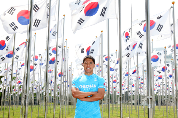 재일교포 출신 측면 수비수 김대생 영입