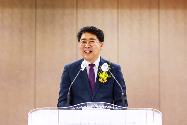 맹정호 서산시장이 27일 시청 대회의실에서 이임사하는 모습