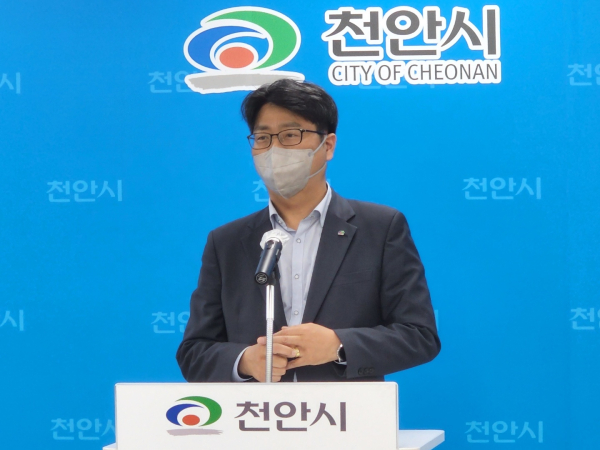 7월 1일자 정기인사에 대해 설명하는 신동헌 천안시 부시장