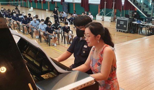 지난 21일 둔산초등학교, 28일 신탄진중학교에서 키쿠치 레이코와 학생 간 특별한 협연 모습