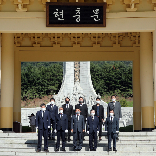 서철모 서구청장 현충원 참배 모습