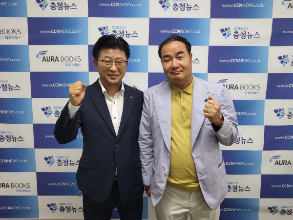 (왼쪽부터) 최충규 대덕구청장, 김거수 충청뉴스 대표.