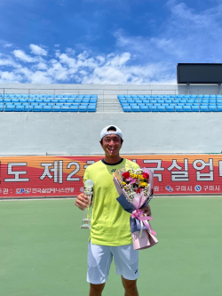 남자단식 우승을 거머쥔 홍성찬 선수