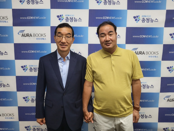 (왼쪽부터) 김광신 대전 중구청장, 김거수 충청뉴스 대표.