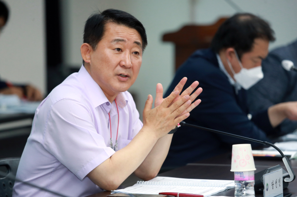 지난달 29일 보고회 주재하고 있는 서철모 서구청장