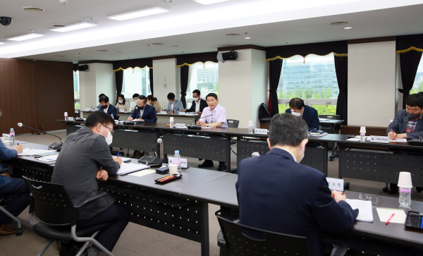 지난달 29일 보고회 주재하고 있는 서철모 서구청장