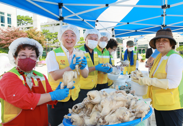 삼계탕 나눔 행사 장면