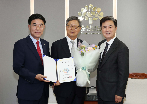 왼쪽부터 이응우 계룡시장, 장준규 위원장, 김태흠 충남도지사