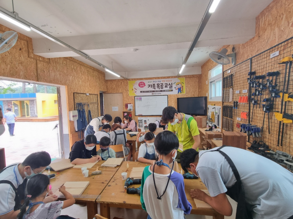 얼렁뚱땅 목공방, 가구 만들기 목공 교실 개최 모습