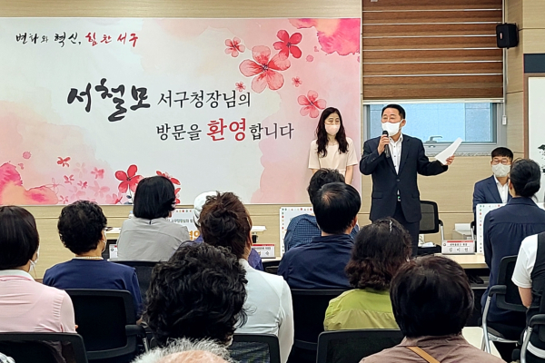 용문동 초도순방에 나선 서철모 구청장